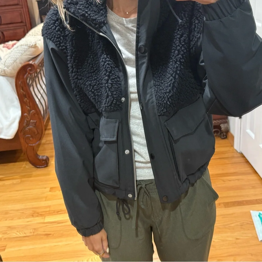 Abercrombie & Fitch cropped black jacket - Picture 5 of 5